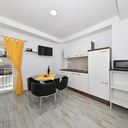 Σπίτι διακοπών Vacation Stone House, 100m From The Beach