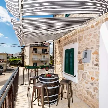 Vacation Stone House, 100m From The Beach Σπίτι διακοπών