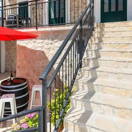 Σπίτι διακοπών Vacation Stone House, 100m From The Beach
