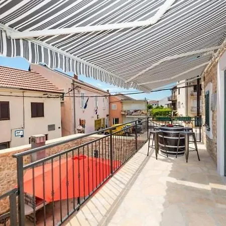 Σπίτι διακοπών Vacation Stone House, 100m From The Beach