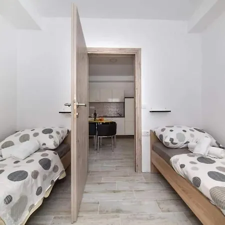 Σπίτι διακοπών Vacation Stone House, 100m From The Beach Posedarje