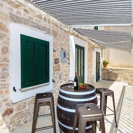 Vacation Stone House, 100m From The Beach Σπίτι διακοπών Posedarje